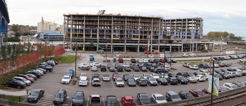 The Project features an anchor tenant restaurant called <b>Jimmy Buffett's Margaritaville</b>. With an extensive track record and name recognition of its celebrity musician founder, this restaurant offers a relaxed atmosphere, traditional bar fare & seafood, and a wide variety of margaritas and other tropical themed beverages. In addition, the country western music <b>trio Rascal Flatts</b> plans to open a 930 m<sup>2</sup> restaurant and bar in 2016, making Cleveland the first city in the nation with this concept eatery.