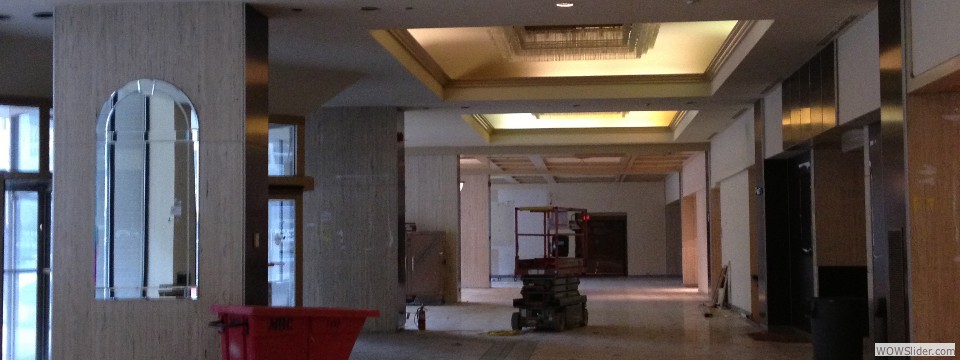 The building is located in a premier city center location and is surrounded by government facilities, private companies, entertainment and sports venues, and the new Cleveland Convention Center and Global Center for Health Innovation.